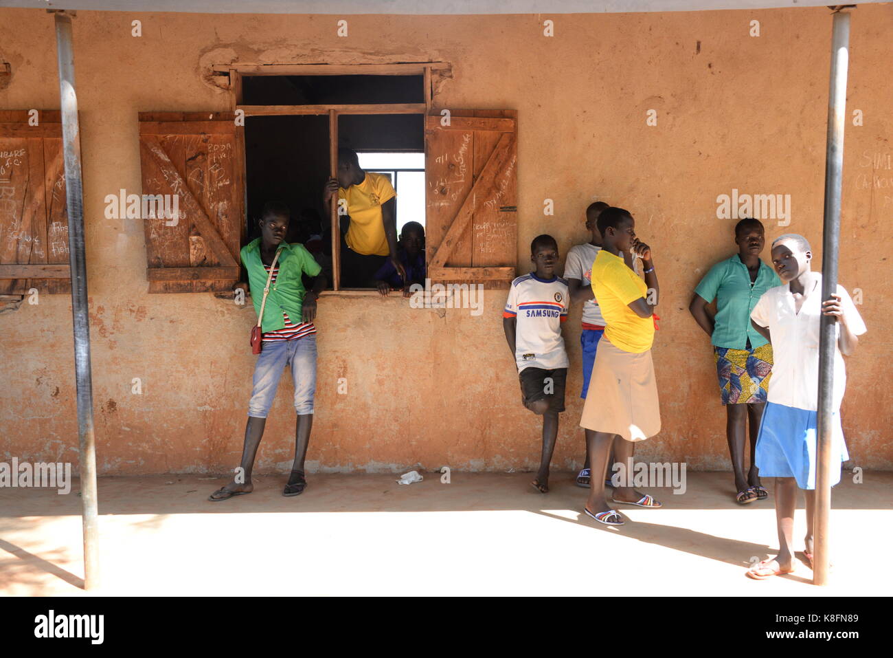 Imvepi, Uganda. 27th June, 2017. Students can be seen at the refugee settlement in Imvepi, Uganda, 27 June 2017. More than two million people have fled the civil war in South Sudan, one million of them in Uganda. Credit: Gioia Forster/dpa/Alamy Live News Stock Photo