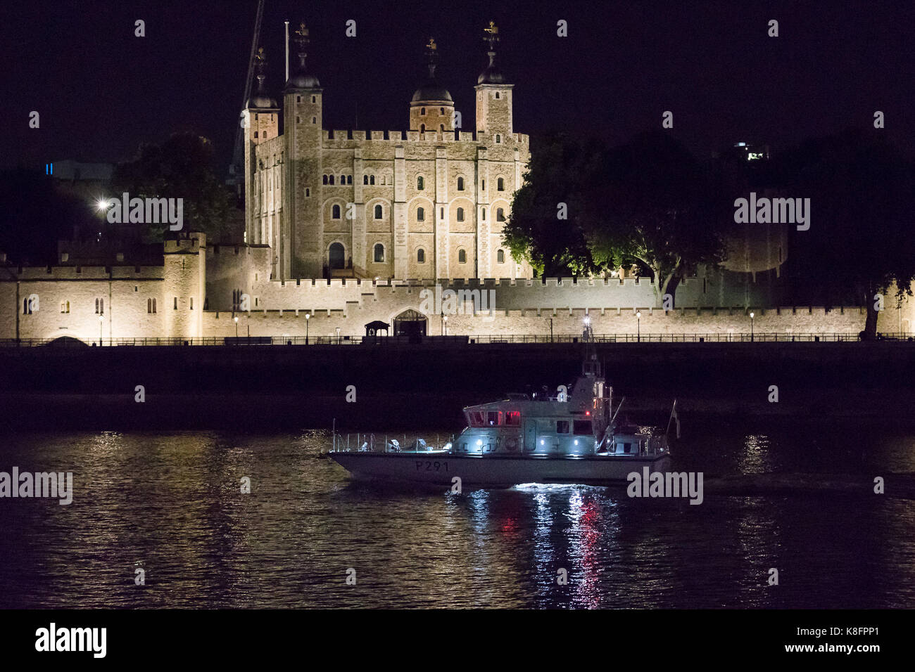 London, UK. 19th Sep, 2017. Royal Navy ship, HMS Puncher passes the Tower of London on the River Thames after sailing under a raised Tower Bridge to mark a change in command of the Royal Navy Reserve (RNR) following an official ceremony at HMS President, where Commander John Harriman handed over command of HMS President RNR to Commander Richmal Hardinge. Credit: Vickie Flores/Alamy Live News Stock Photo