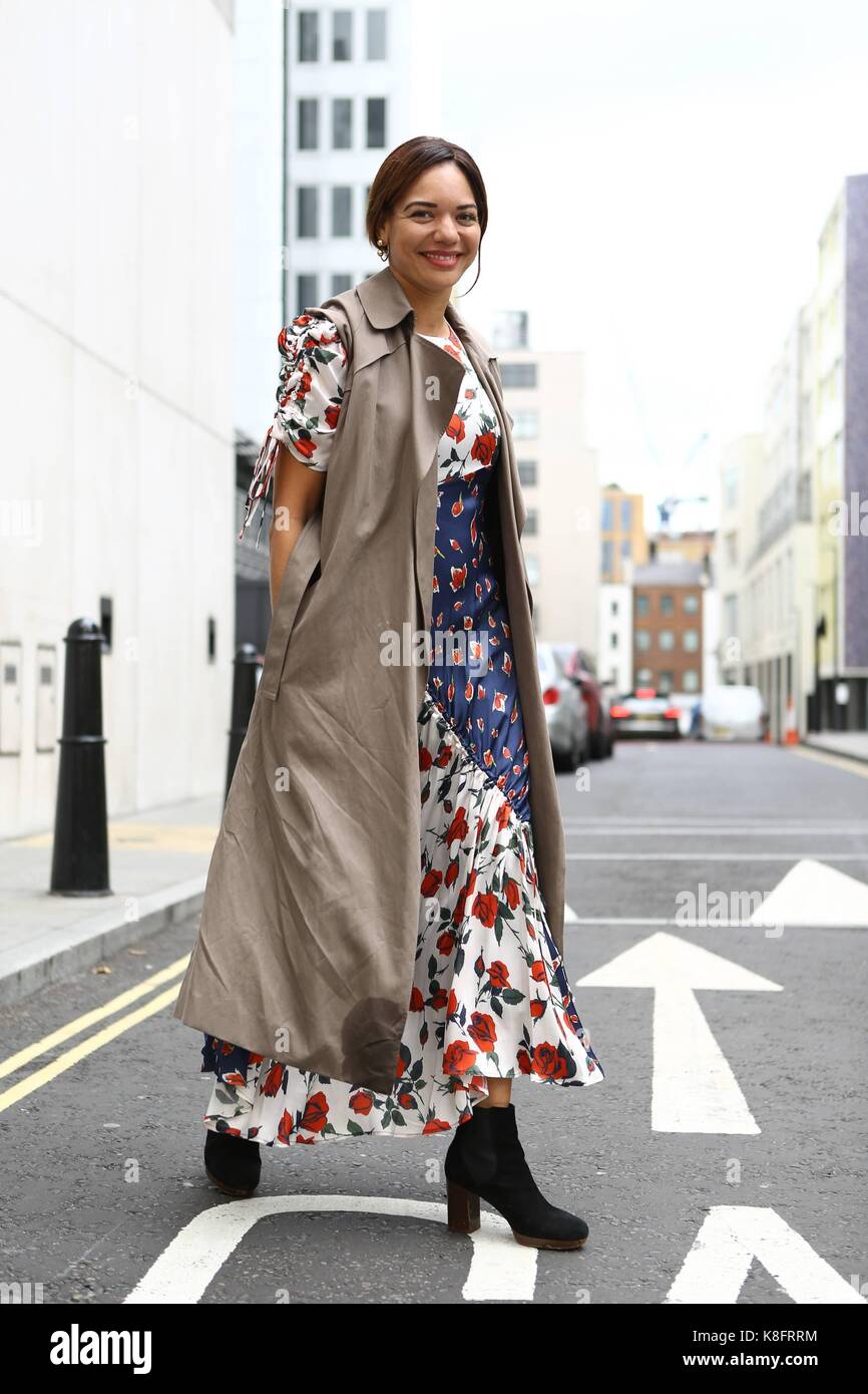Lydia King, Womenswear Buying and Merchandising Director at Selfridges, posing outside of the Erdem runway show during London Fashion Week - Sept 18, 2017 - Photo: Runway Manhattan/Valentina Ranieri ***For Editorial Use Only*** | Verwendung weltweit Stock Photo
