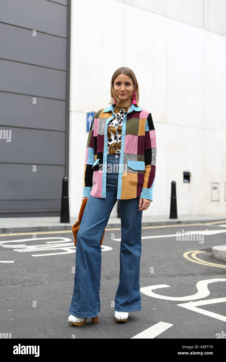 London, Grossbritannien. 18th Sep, 2017. Stylist Jenny Kennedy posing outside of the Erdem runway show during London Fashion Week - Sept 18, 2017 - Credit: Runway Manhattan/Valentina Ranieri ***For Editorial Use Only*** | Verwendung weltweit/dpa/Alamy Live News Stock Photo