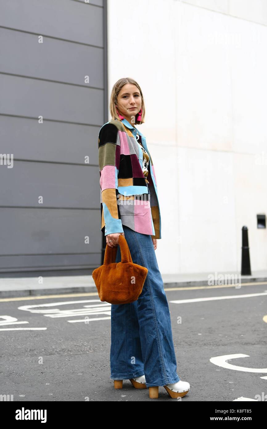 London, Grossbritannien. 18th Sep, 2017. Stylist Jenny Kennedy posing outside of the Erdem runway show during London Fashion Week - Sept 18, 2017 - Credit: Runway Manhattan/Valentina Ranieri ***For Editorial Use Only*** | Verwendung weltweit/dpa/Alamy Live News Stock Photo