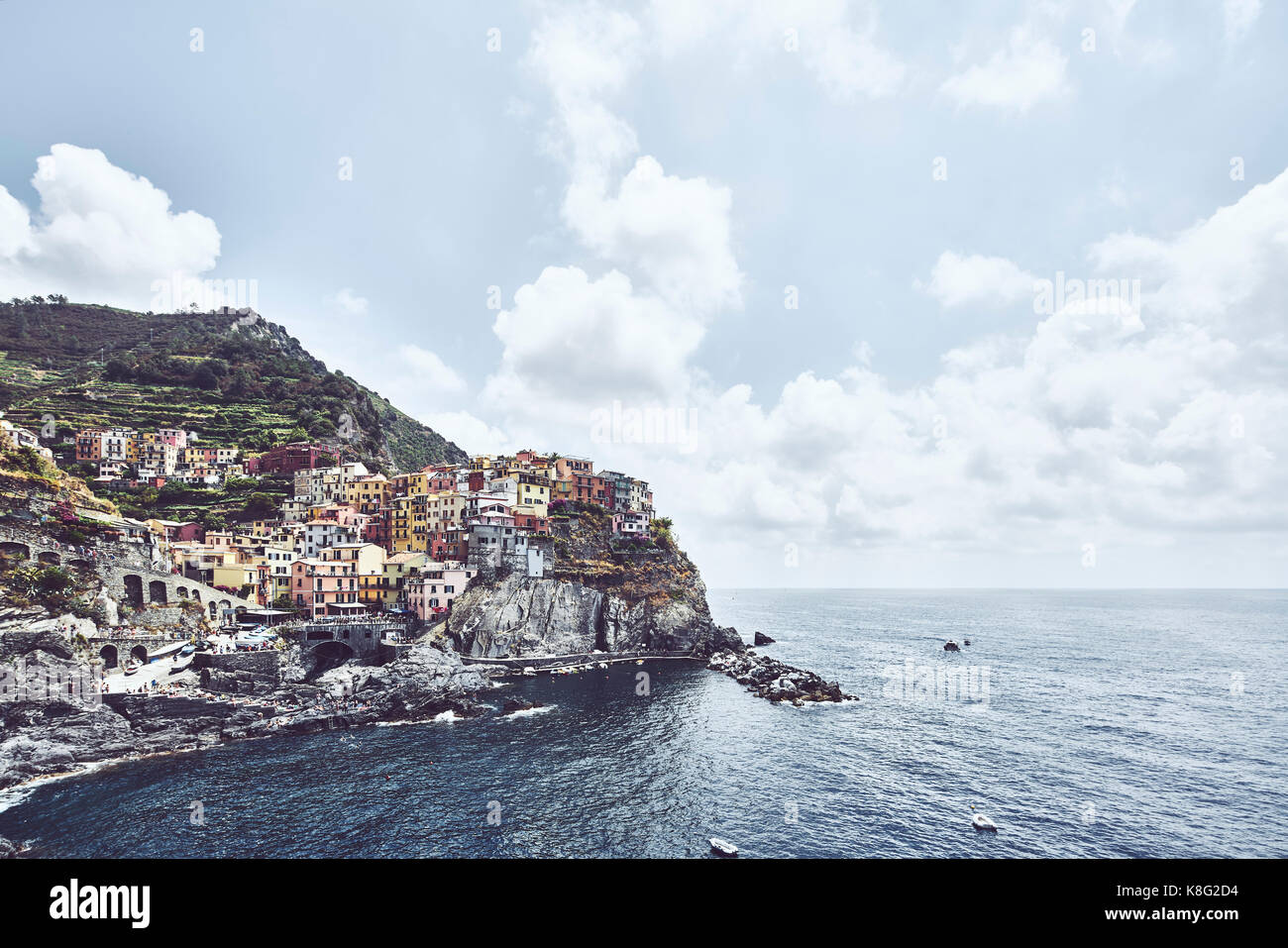 Elevated view of coastal clifftop town, Manarola, Liguria, Italy Stock Photo