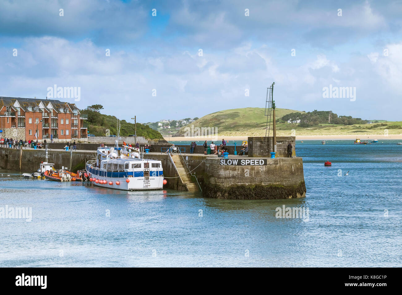 Entrance padstow harbour on river hi-res stock photography and images ...