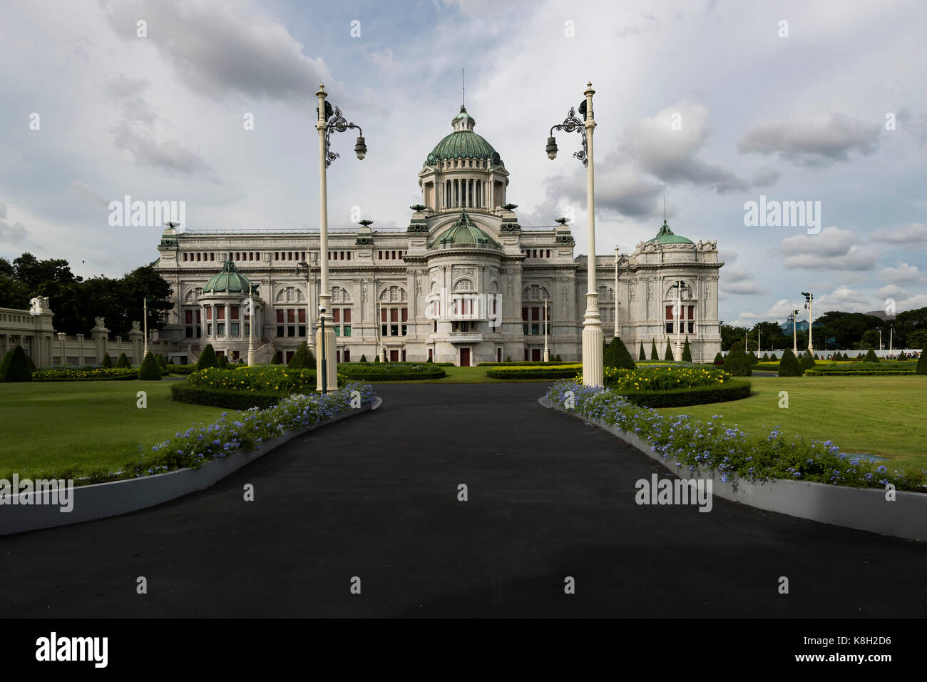 The Ananta Samakhom Throne Hall is a royal reception hall within Dusit Palace in Bangkok, Thailand. It was commissioned by King Chulalongkorn (Rama V) Stock Photo