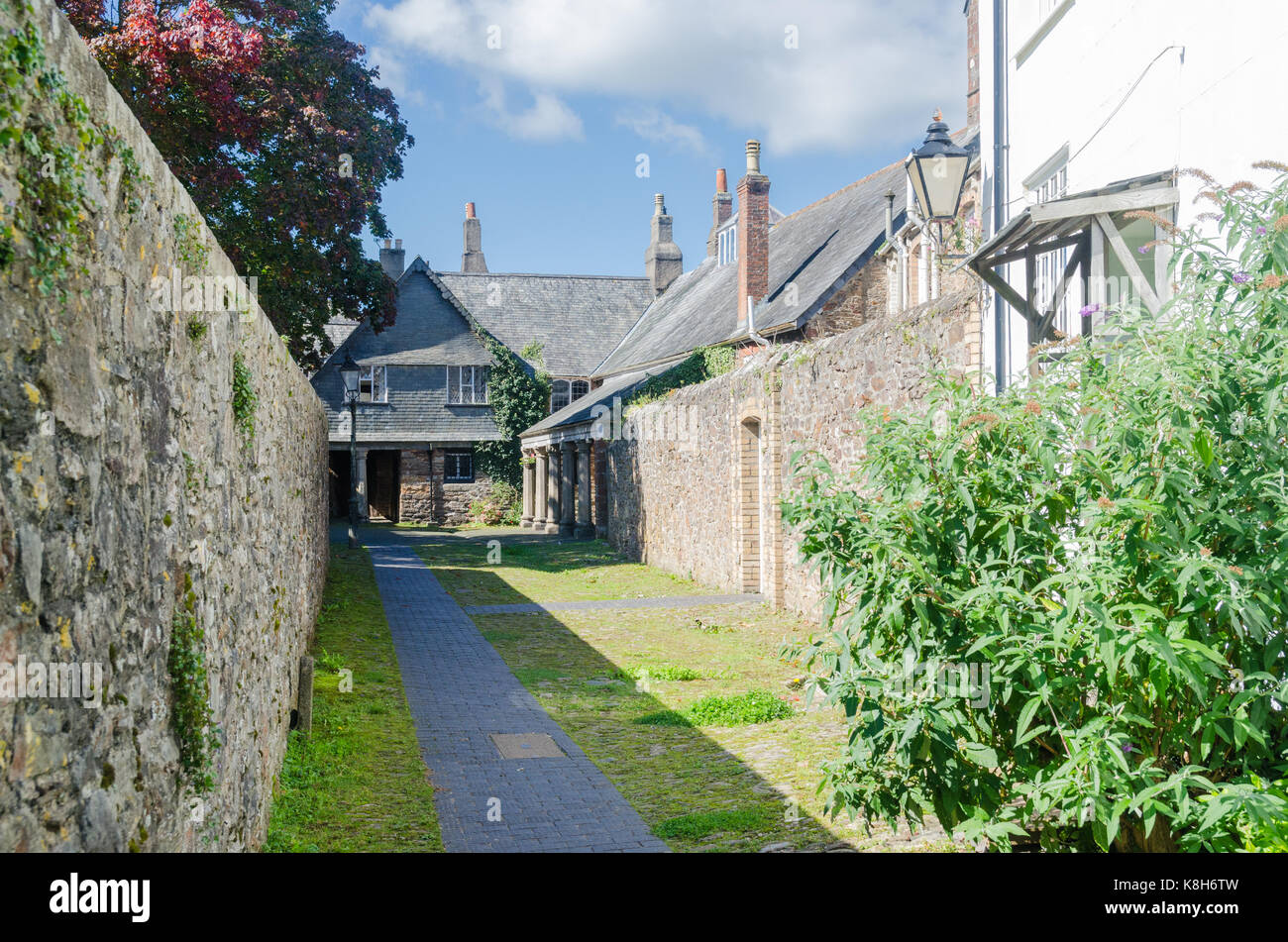 Old buildings in Guildhall Yard in Totnes, Devon Stock Photo