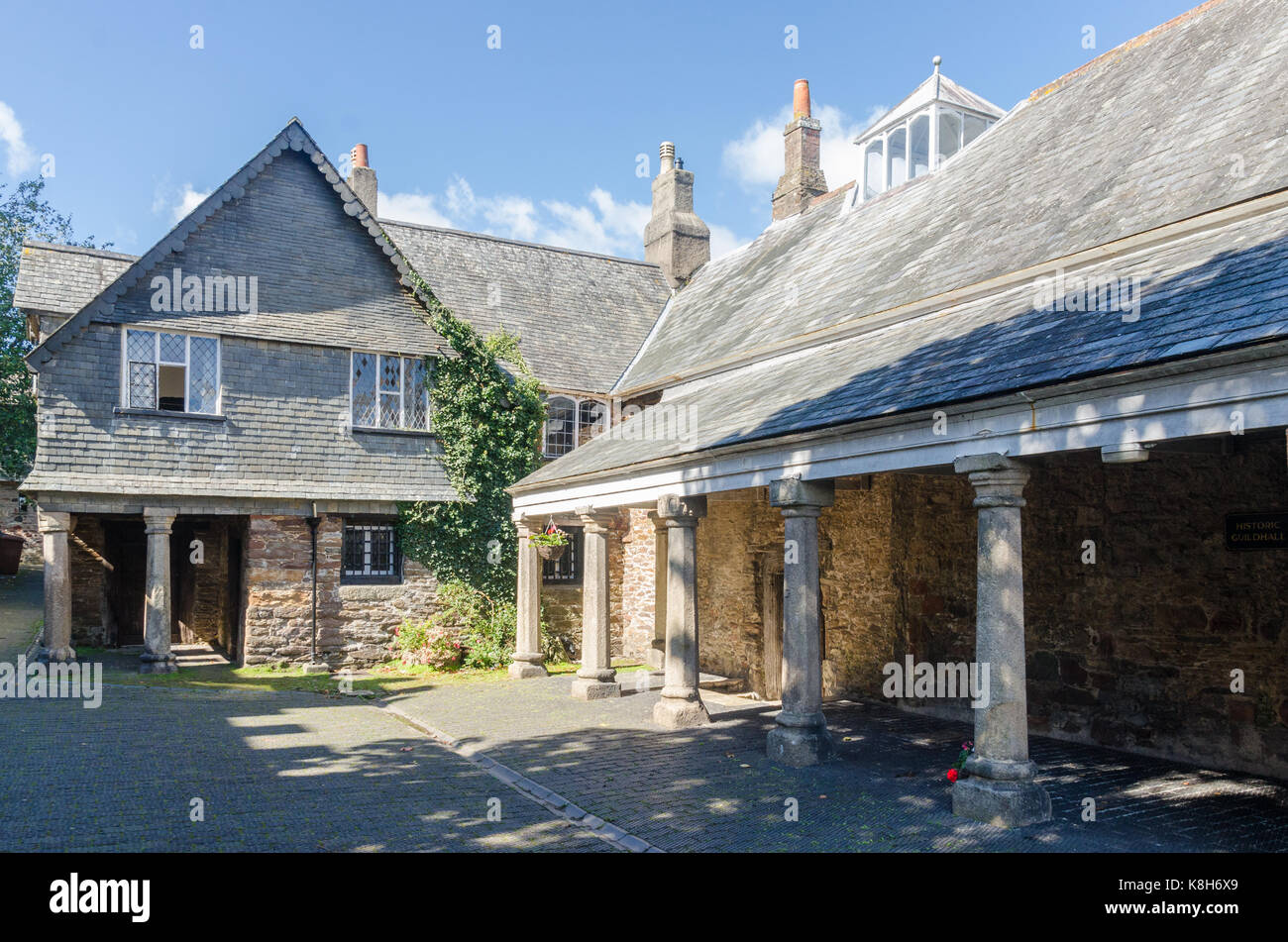 Old buildings in Guildhall Yard in Totnes, Devon Stock Photo