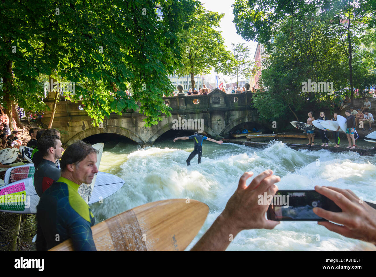 surfer at stream Eisbach, wave, Englischer Garten (English Garden
