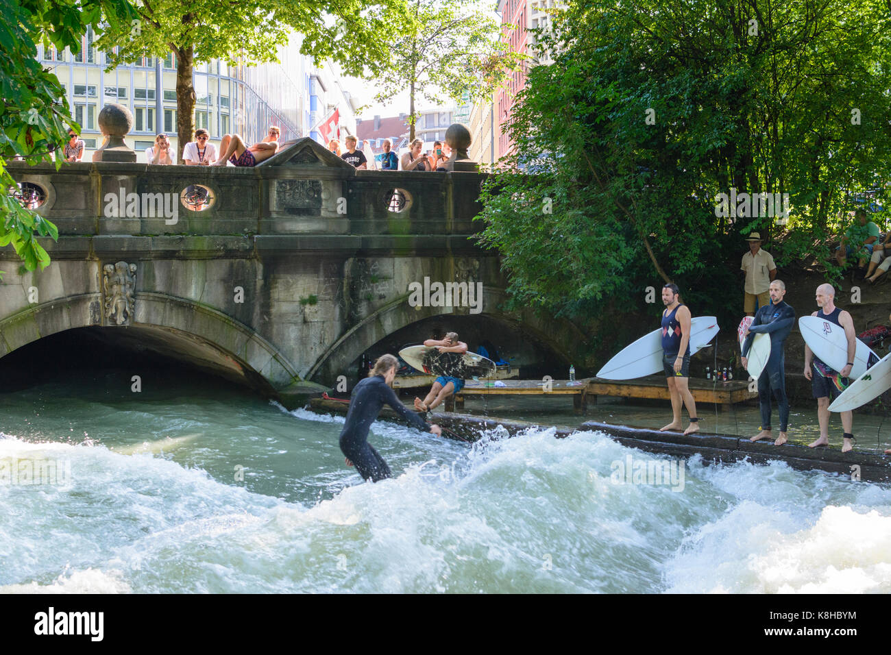surfer at stream Eisbach, wave, Englischer Garten (English Garden
