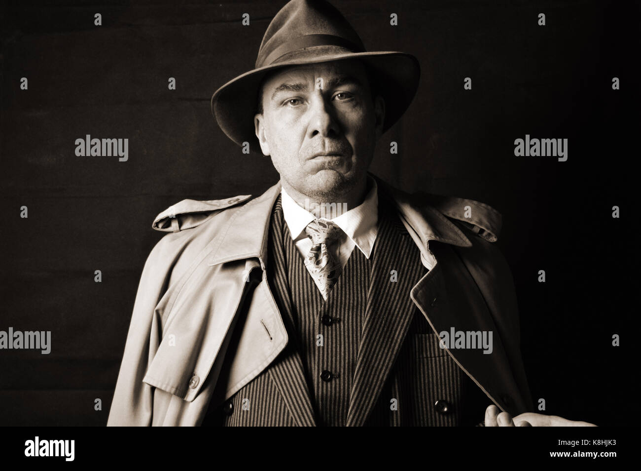 Film noir detective hi-res stock photography and images - Alamy