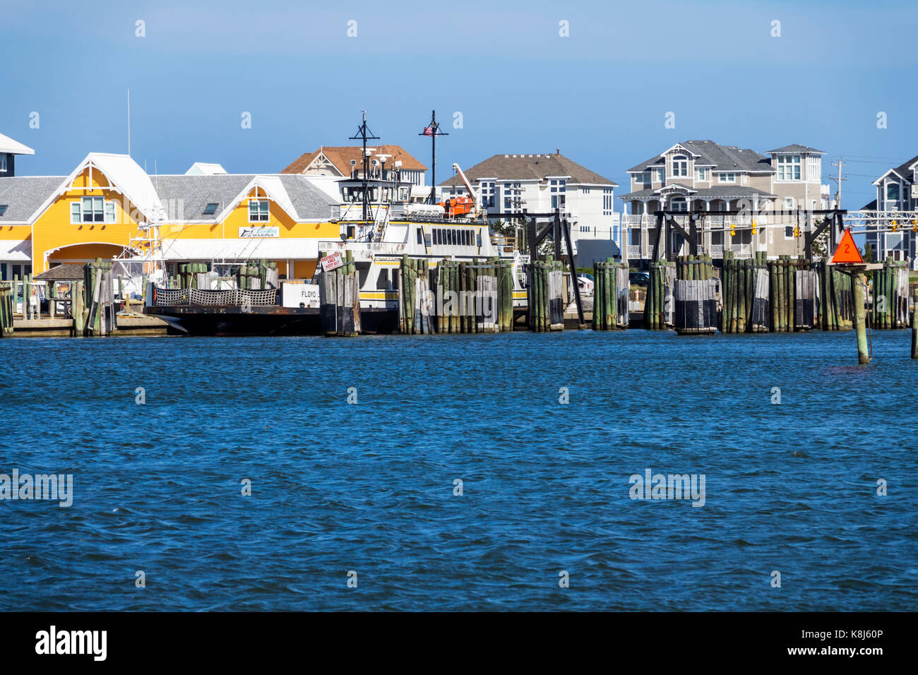 North Carolina,NC,Outer Banks,Pamlico Sound,Hatteras Island,waterfront,mansions,houses,NC170518145 Stock Photo