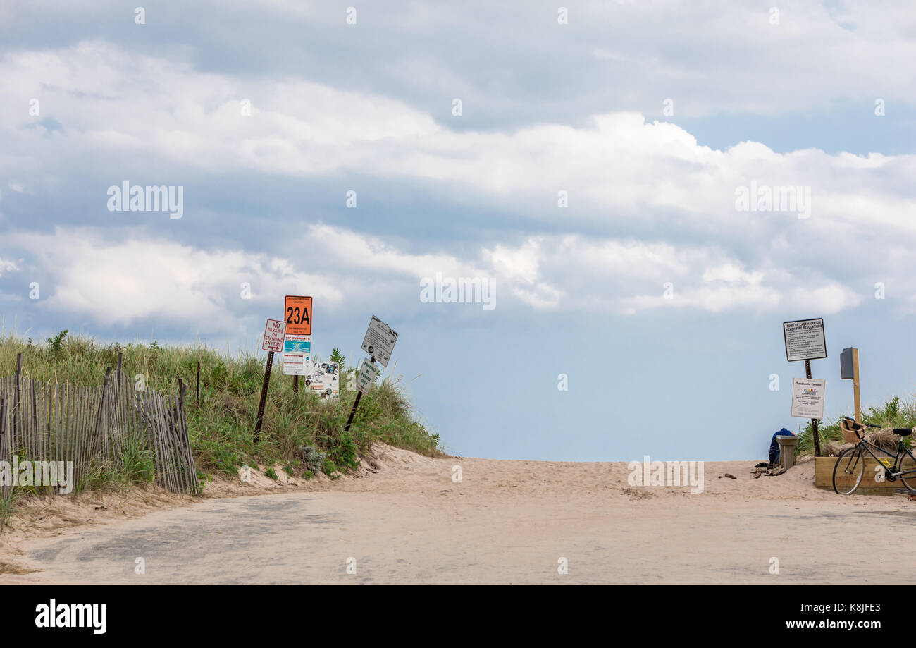 drive on area 23a in the hamptons, ny Stock Photo