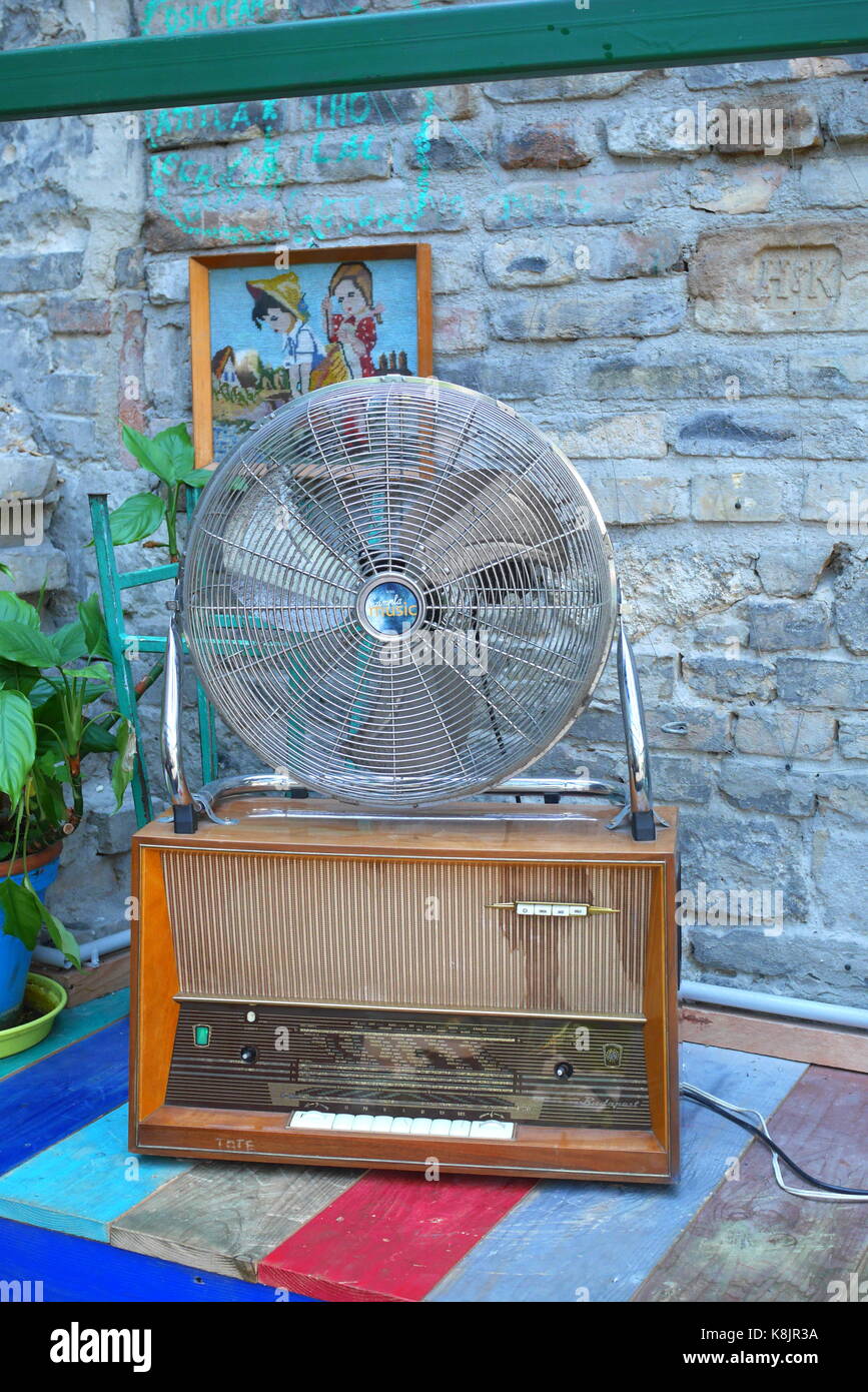 Old radio bar hi-res stock photography and images - Alamy