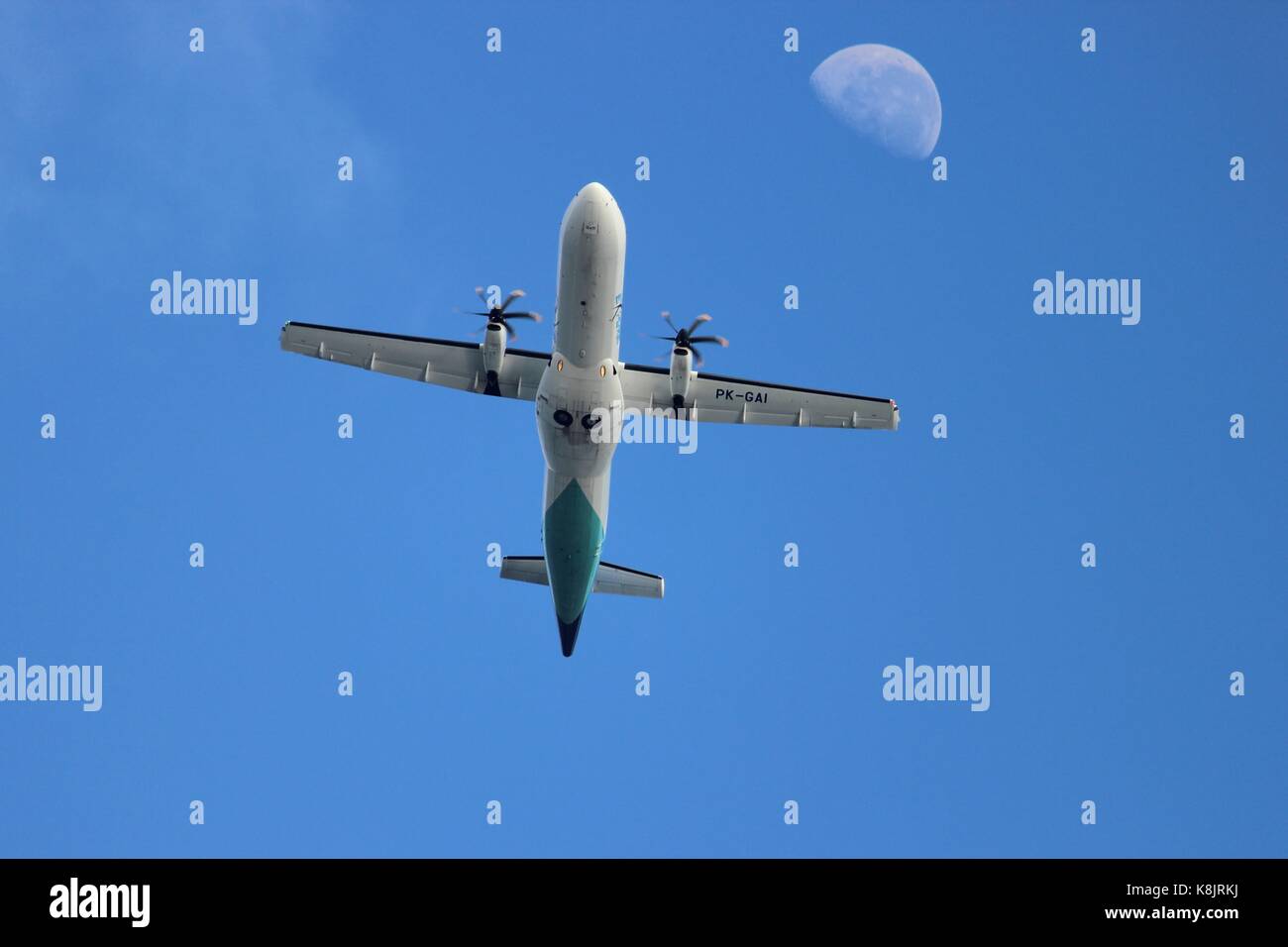 Aircraft moon hi-res stock photography and images - Alamy