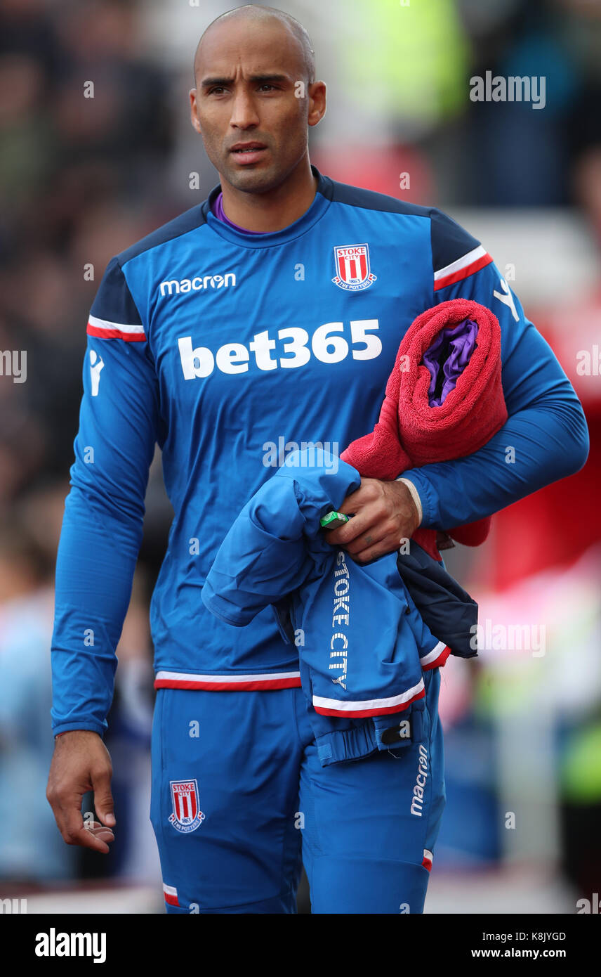 Stoke City goalkeeper Lee Grant during the Premier League match at the bet365 Stadium, Stoke. PRESS ASSOCIATION Photo. Picture date: Saturday September 9, 2017. See PA story SOCCER Stoke. Photo credit should read: Nick Potts/PA Wire. RESTRICTIONS: No use with unauthorised audio, video, data, fixture lists, club/league logos or 'live' services. Online in-match use limited to 75 images, no video emulation. No use in betting, games or single club/league/player publications. Stock Photo