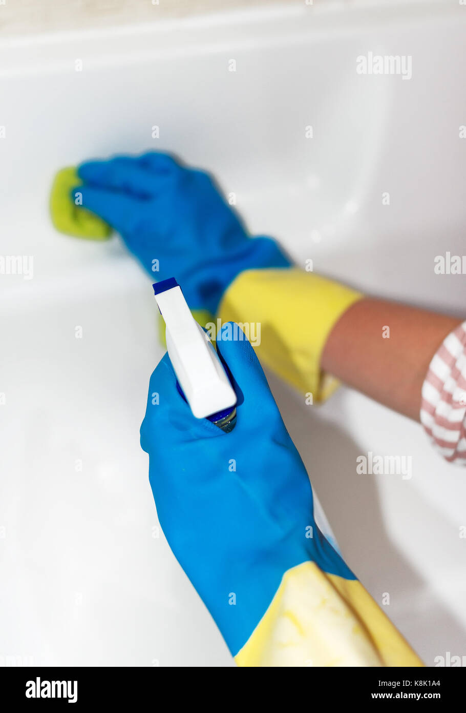 House cleaning. Woman cleaning a bath Stock Photo Alamy