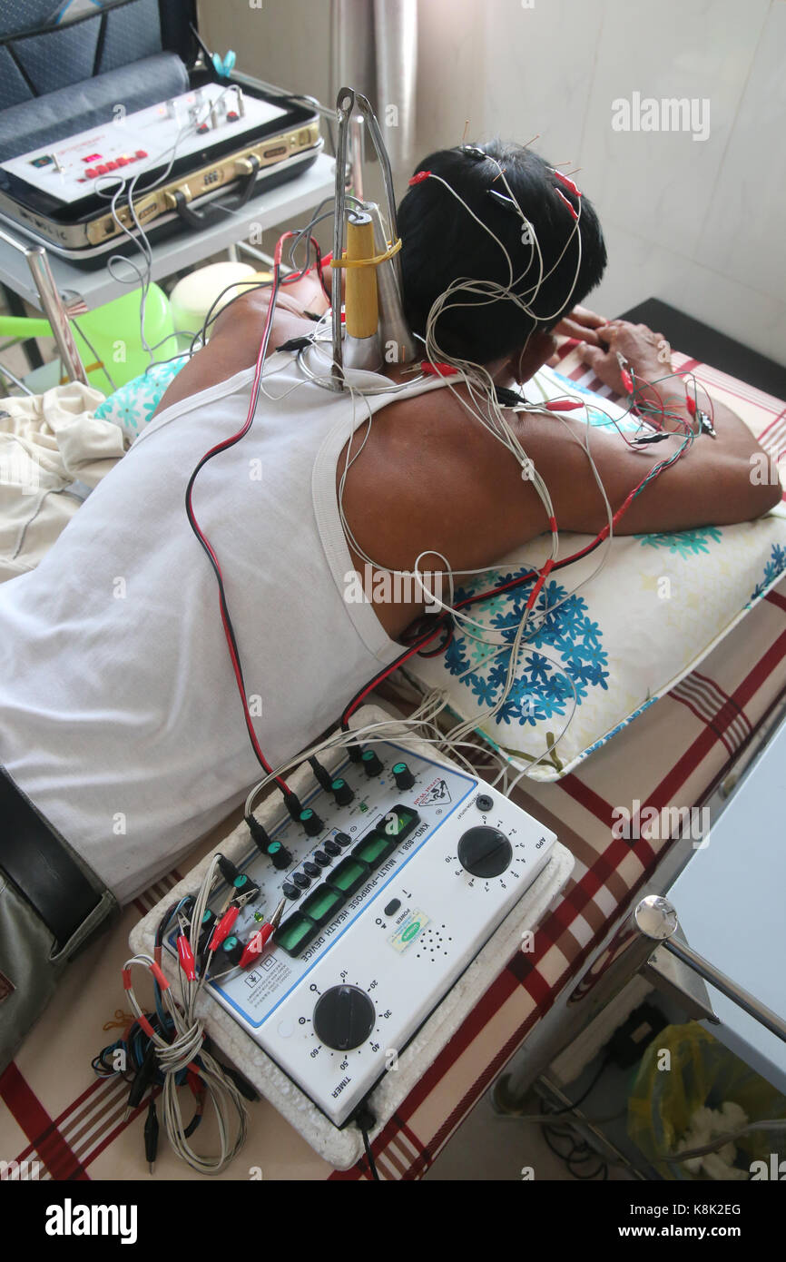 Vietnamese traditional medicine clinic. acupuncture. cu chi. vietnam
