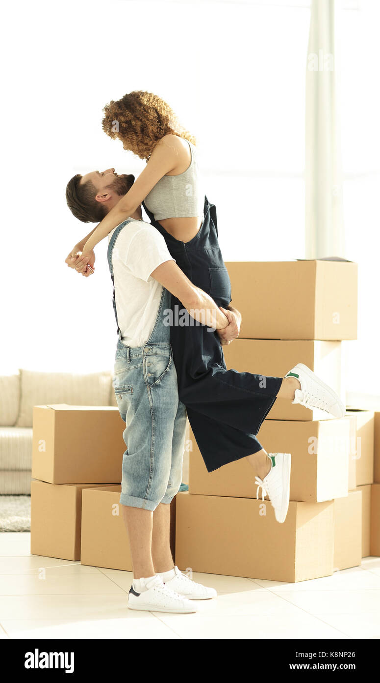 Portrait of a happy couple moving to a new house Stock Photo - Alamy