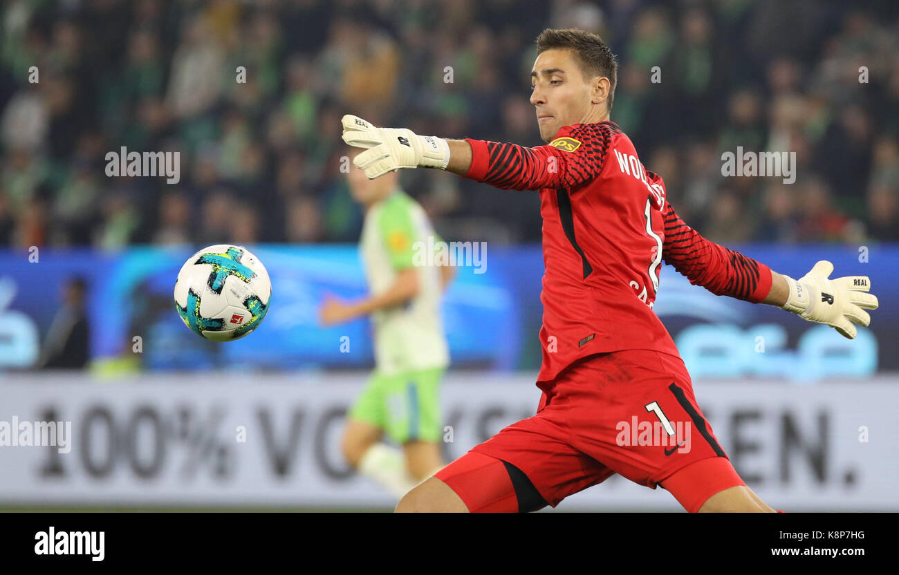 Wolfsburg, Germany. 19th Sep, 2017. Wolfsburg goalie Koen Casteels during the German Bundesliga soccer match between VfL Wolfsburg and Werder Bremen in the Volkswagen-Arena in Wolfsburg, Germany, 19 September 2017. (EMBARGO CONDITIONS - ATTENTION: Due to the accreditation guidelines, the DFL only permits the publication and utilisation of up to 15 pictures per match on the internet and in online media during the match.) Credit: Peter Steffen/dpa/Alamy Live News Stock Photo
