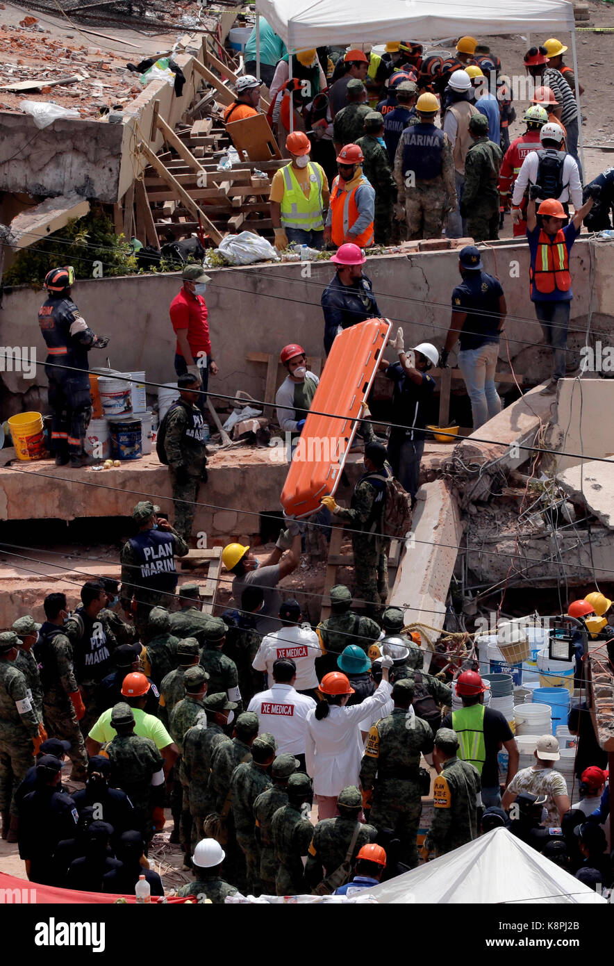 Mexico City, Mexico. 20th Sep, 2017. Rescuers and members of Mexican ...