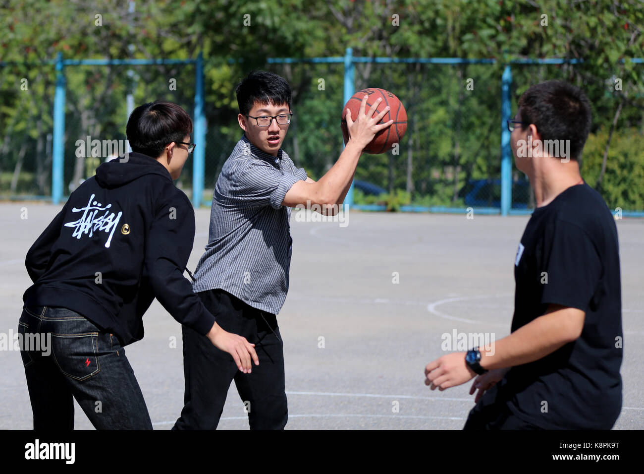 White Sox Foursome Has Look Of Basketball Front Court — College