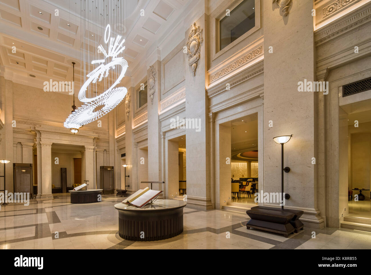 The Four Seasons Hotel at Ten Trinity Square. Former headquarters of the  Port of London Authority. Entrance hall. Ten Trinity Square - Four Seasons  Ho Stock Photo - Alamy