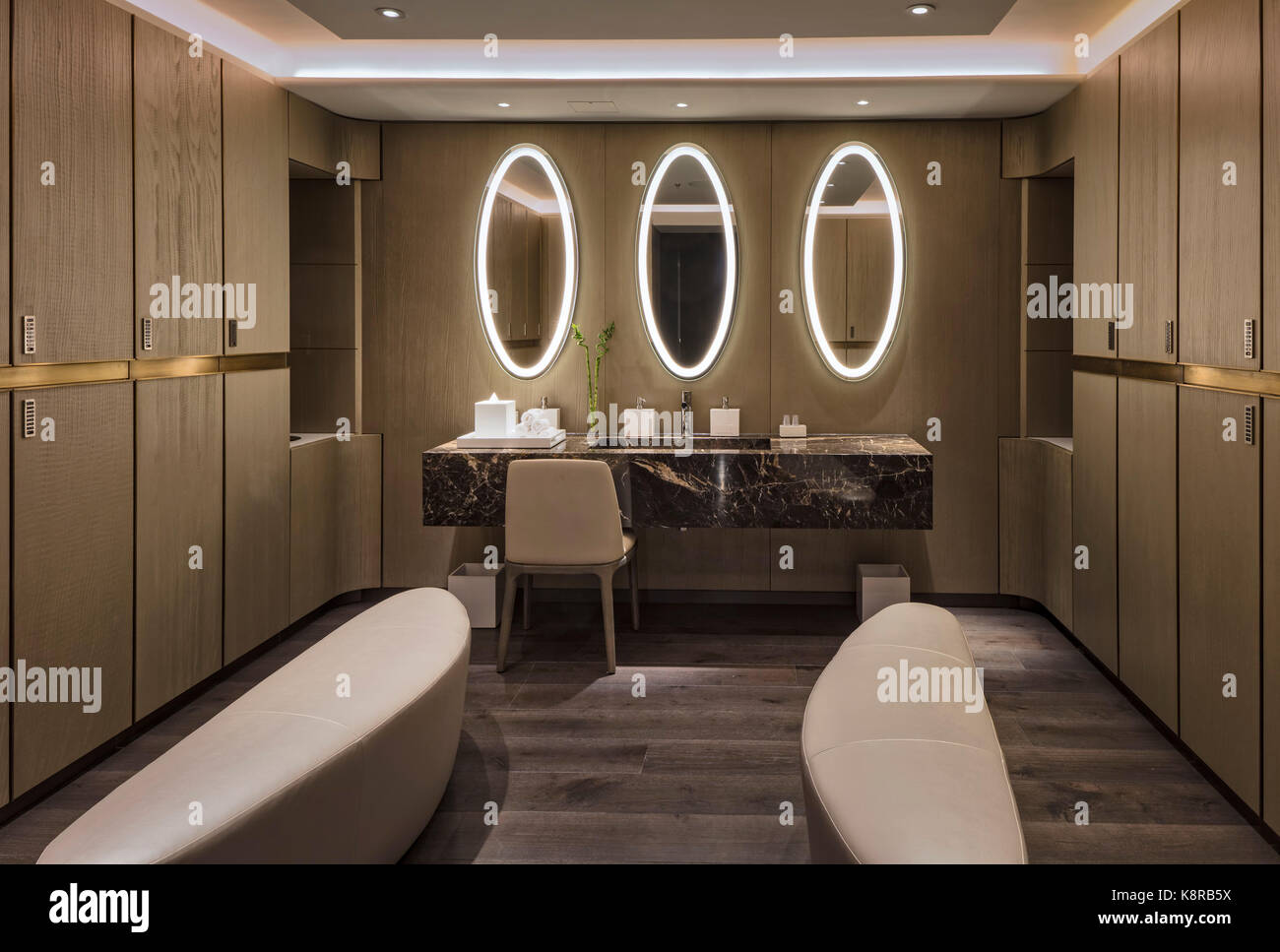 Spa changing room hi-res stock photography and images - Alamy