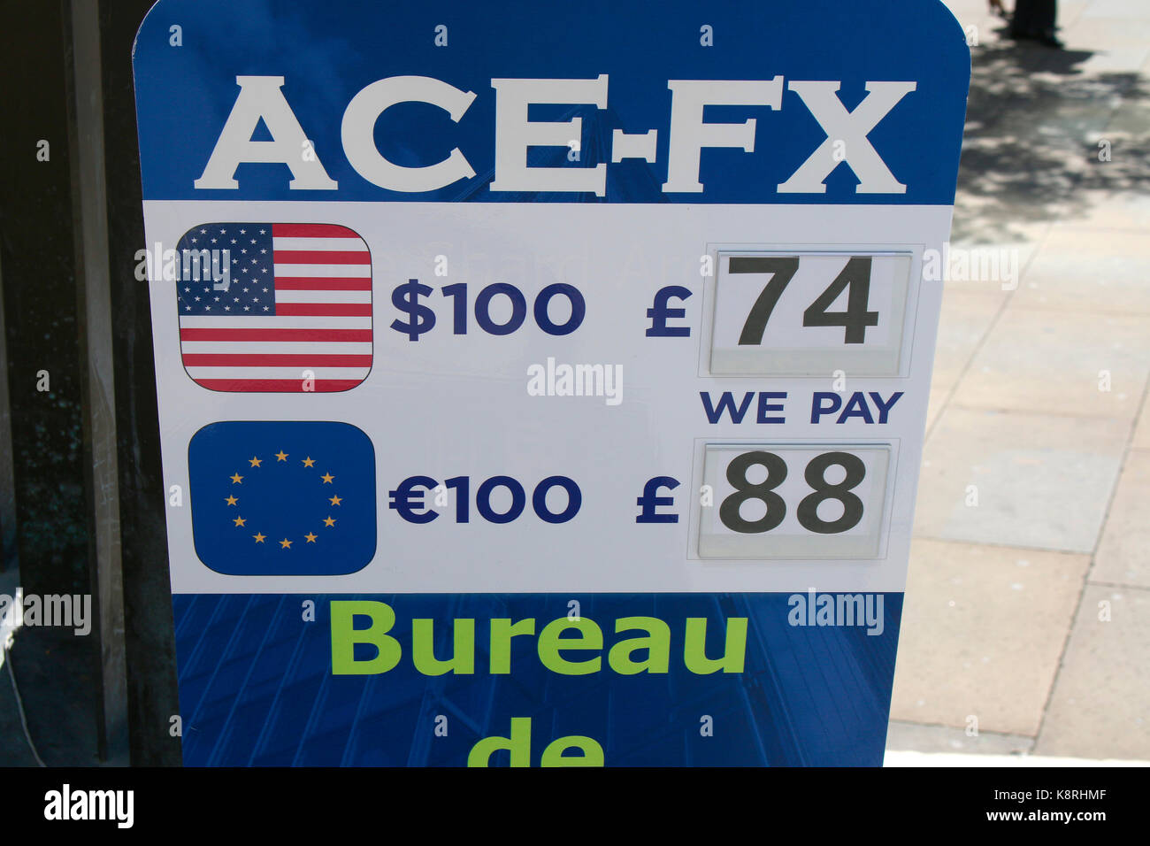 Wechselkurs Pfund Dollar und Euro, London, England. Stock Photo