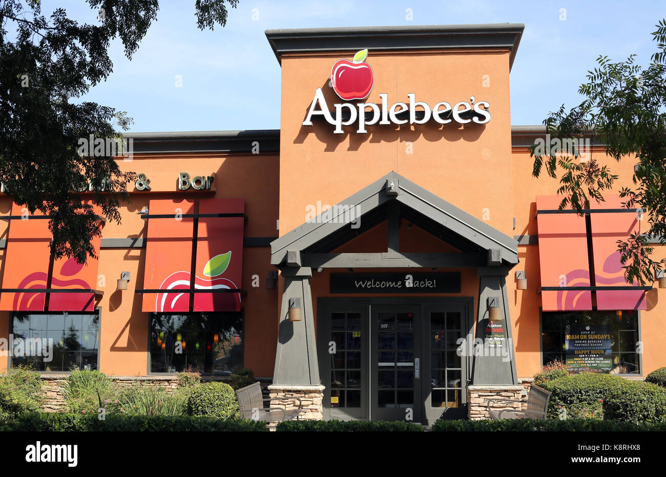 Applebees Sign High Resolution Stock Photography and Images Alamy