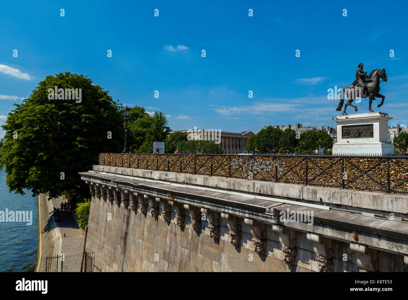 Pont Neuf love locks, Paris, France Stock Photo - Alamy