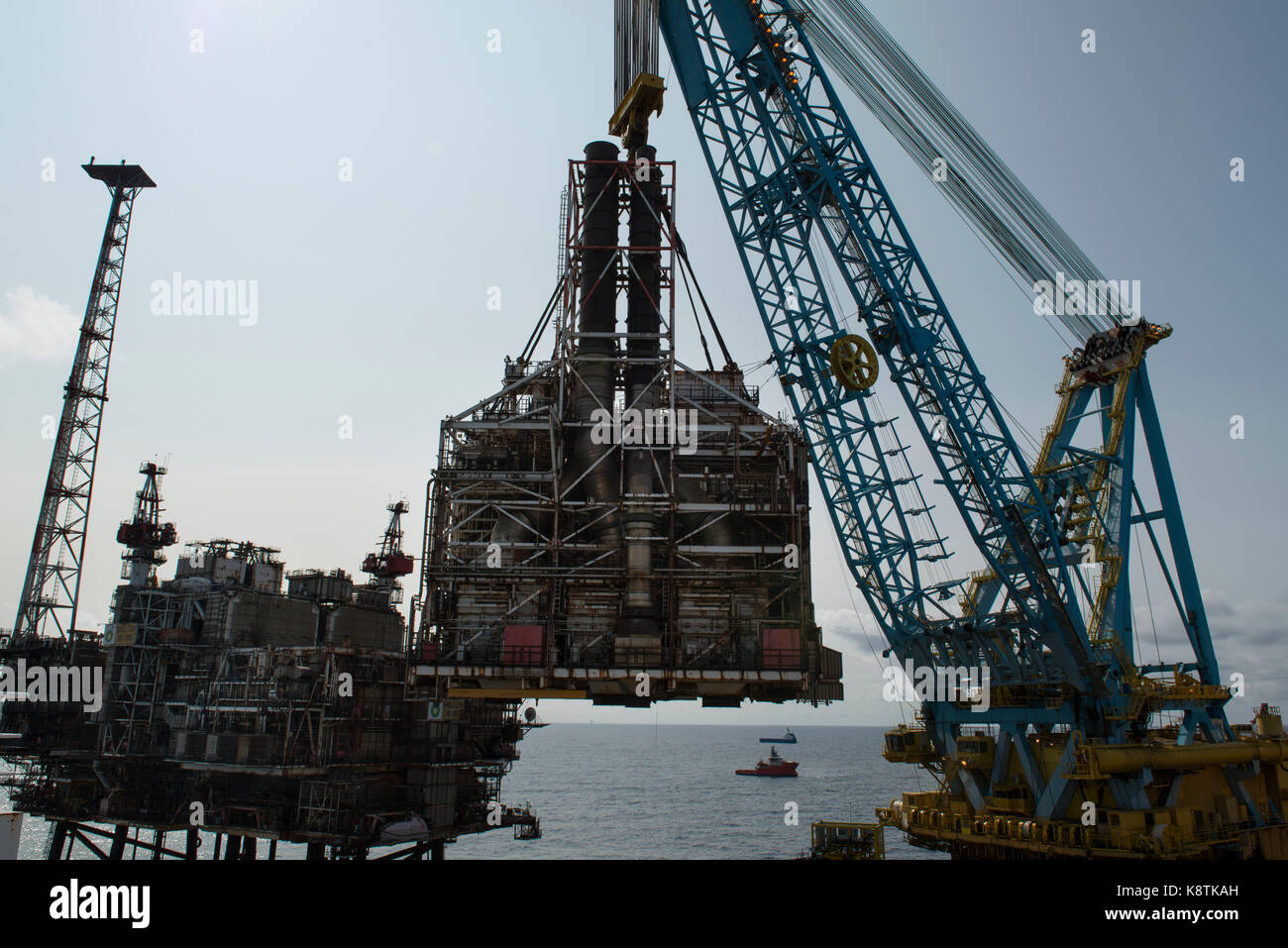 Saipem S7000 heavy lifting Vessel removing a module of a North Sea oil and Gas rig. credit LEE RAMSDEN / ALAMY Stock Photo