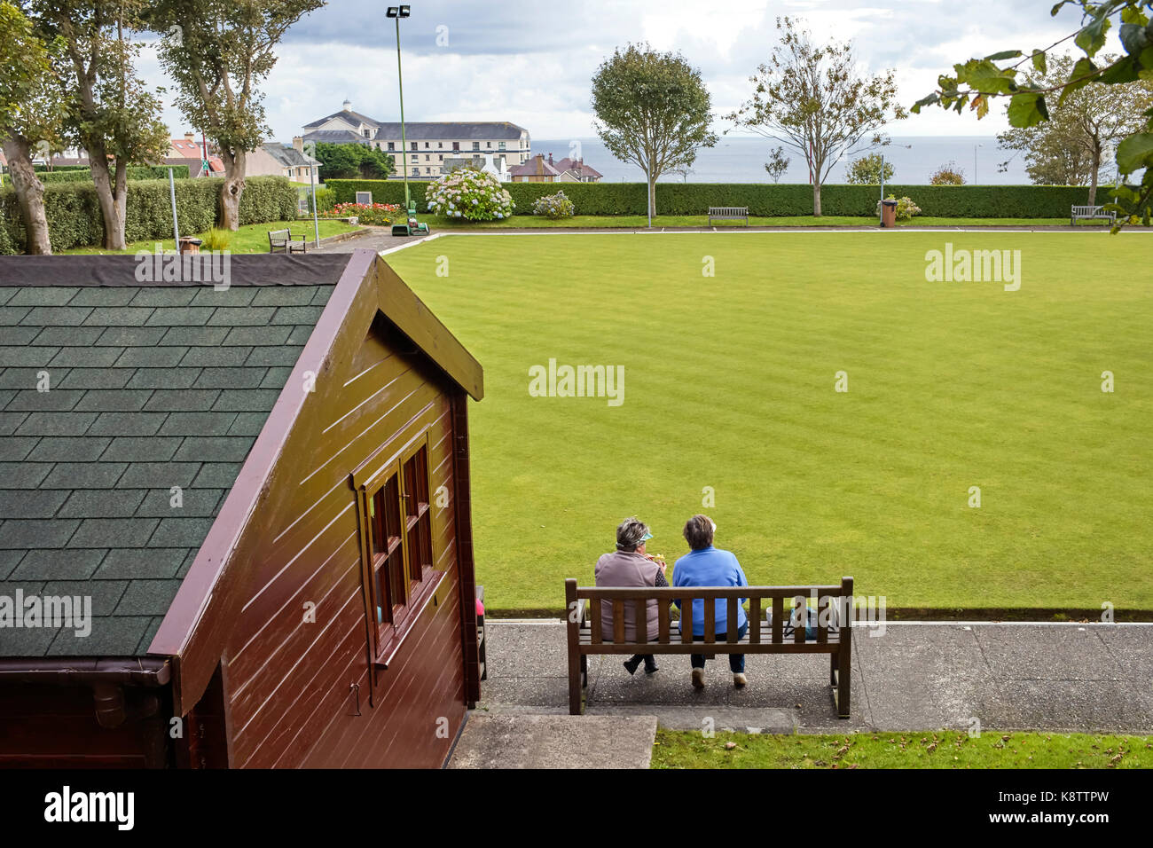 Two older retired women watching bowling at Onchan, Isle of Man Stock Photo