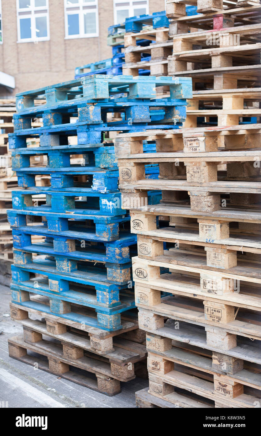 A stack of pallets in the warehouse Stock Photo - Alamy