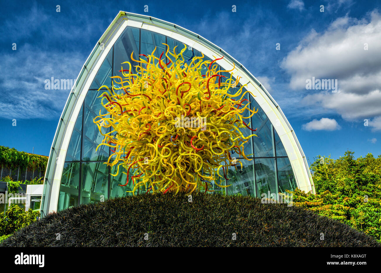 Glass house and sculpture Chihuly Glass Museum at the Seattle Center and space Needle, Seattle, Washington. Stock Photo