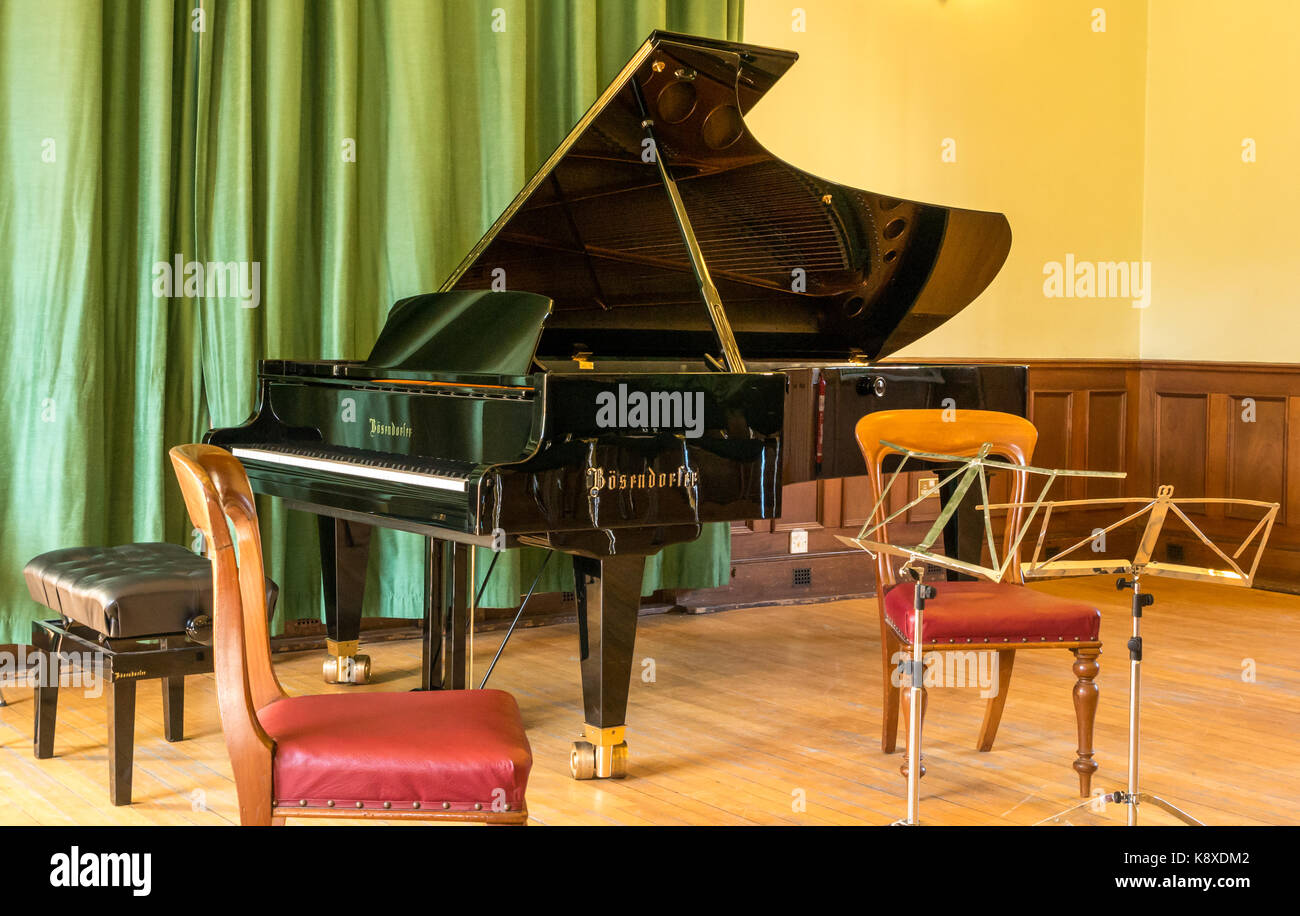 Grand piano concert hall hi-res stock photography and images - Alamy