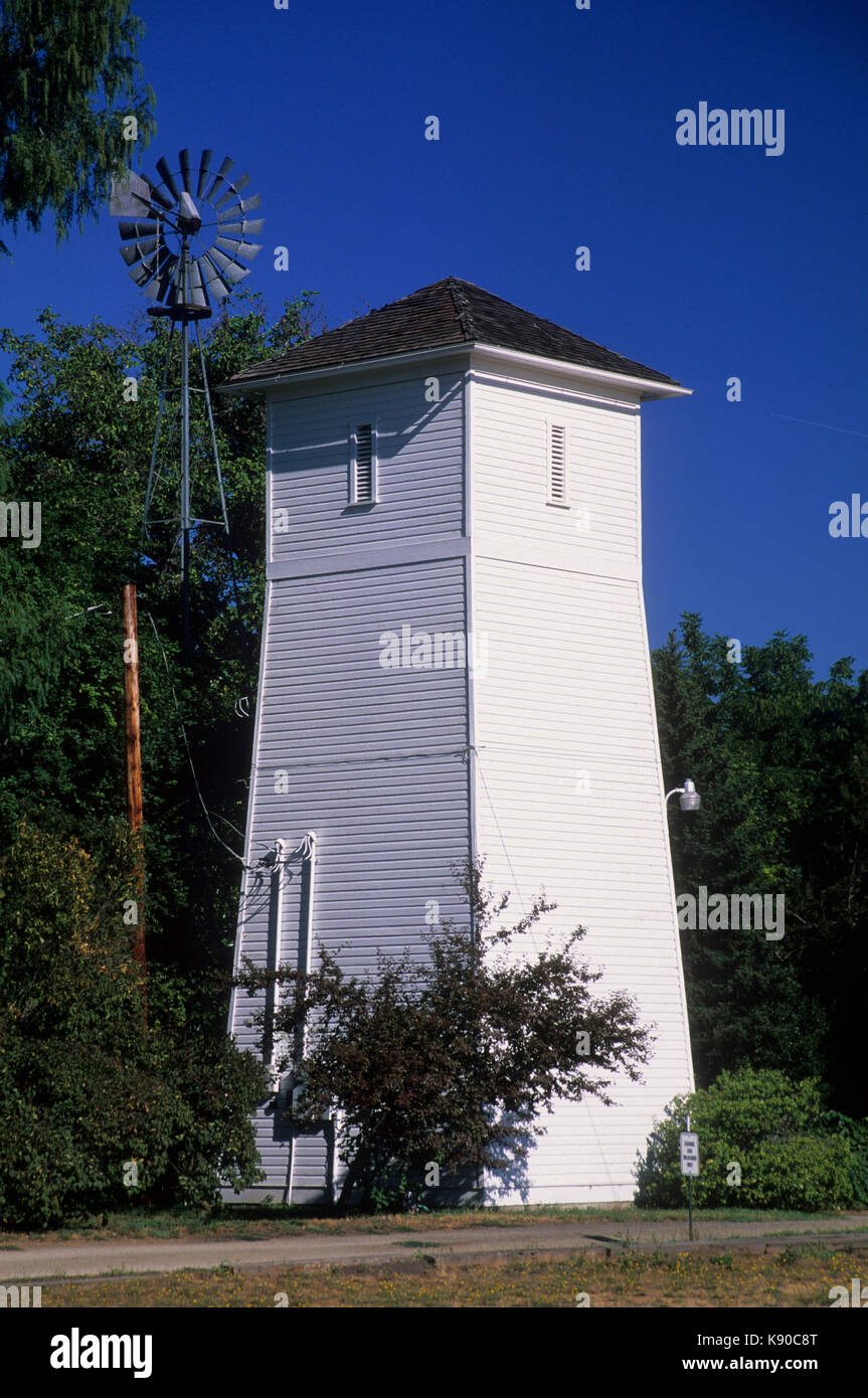 Water tower, Historic Hanley Farm, Jackson County, Oregon Stock Photo