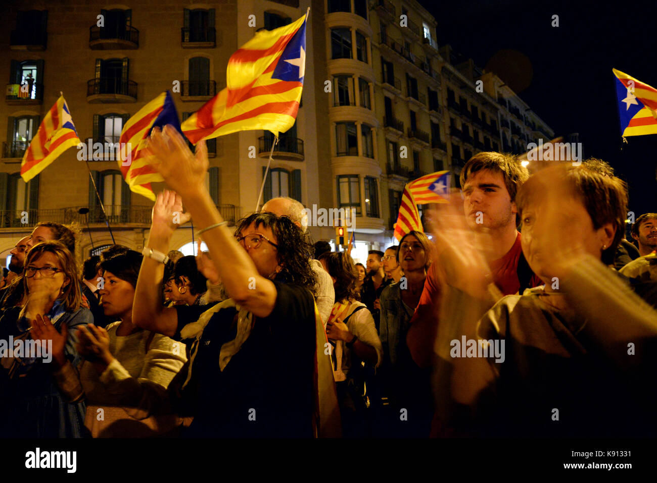 Barcelona, Spain. 20th Sep, 2017. People cheer at independentists chants in Rambla Catalunya, in a concentration to protest against the detention of 14 senior officials as part of an operation to stop the referendum from taking place on 1 October. Credit: Laia Ros Padulles/Alamy Live News Stock Photo