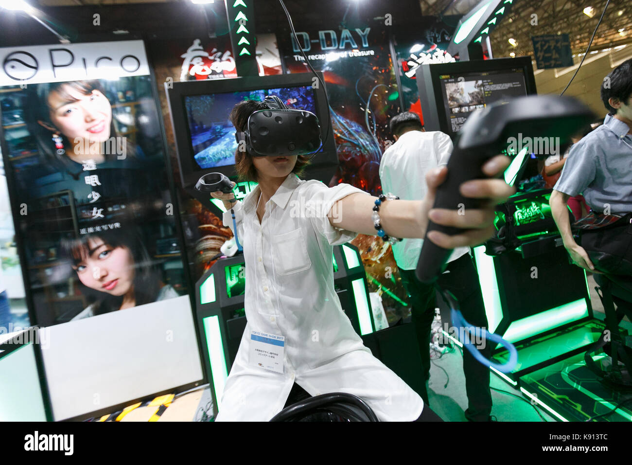 Chiba, Japan. 21st Sep, 2017. A woman tests a virtual reality glasses at the Tokyo Game Show (TGS 2017) on September 21, 2017, Chiba, Japan. This year's event hosts 609 companies from 36 different countries, introducing 1,317 video game titles for smartphones, games consoles, VR, AR and MR platforms. The show, which expects to attract 250,000 visitors, runs until September 24 at the International Convention Complex Makuhari Messe in Chiba; and will be streamed live around the world. Credit: Rodrigo Reyes Marin/AFLO/Alamy Live News Stock Photo