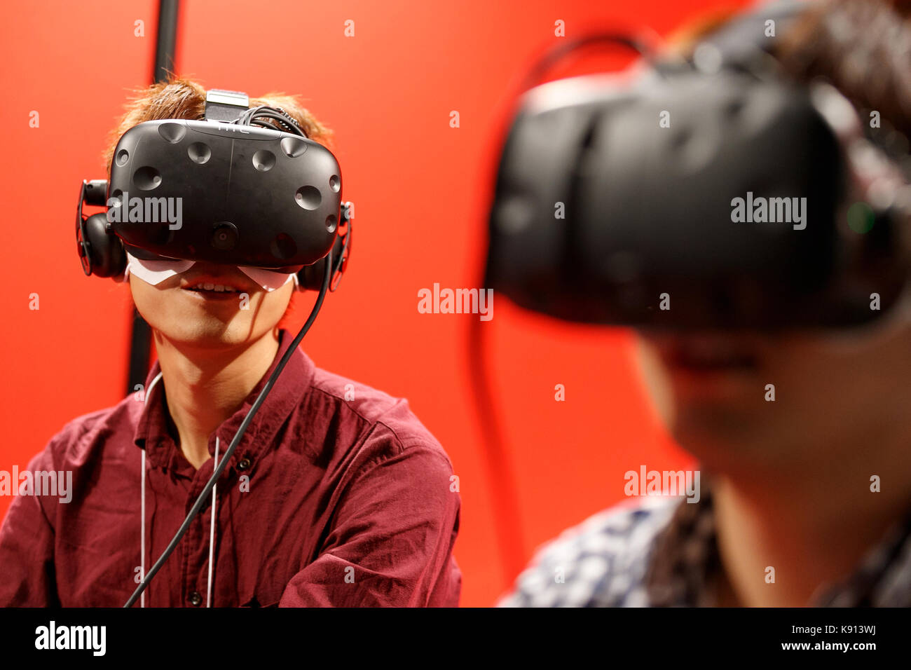 Chiba, Japan. 21st Sep, 2017. Visitors test a virtual reality glasses at the Tokyo Game Show (TGS 2017) on September 21, 2017, Chiba, Japan. This year's event hosts 609 companies from 36 different countries, introducing 1,317 video game titles for smartphones, games consoles, VR, AR and MR platforms. The show, which expects to attract 250,000 visitors, runs until September 24 at the International Convention Complex Makuhari Messe in Chiba; and will be streamed live around the world. Credit: Rodrigo Reyes Marin/AFLO/Alamy Live News Stock Photo