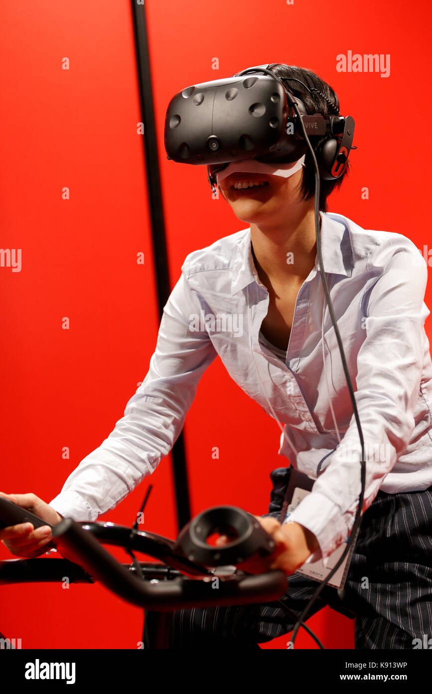 Chiba, Japan. 21st Sep, 2017. A woman tests a virtual reality glasses at the Tokyo Game Show (TGS 2017) on September 21, 2017, Chiba, Japan. This year's event hosts 609 companies from 36 different countries, introducing 1,317 video game titles for smartphones, games consoles, VR, AR and MR platforms. The show, which expects to attract 250,000 visitors, runs until September 24 at the International Convention Complex Makuhari Messe in Chiba; and will be streamed live around the world. Credit: Rodrigo Reyes Marin/AFLO/Alamy Live News Stock Photo