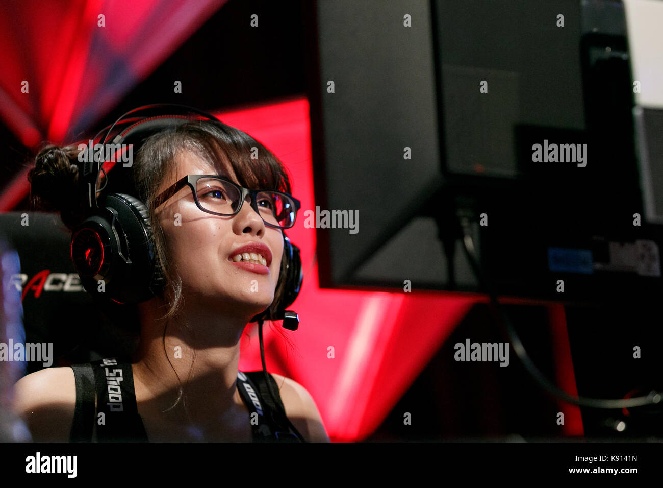 Chiba, Japan. 21st Sep, 2017. An E-Sports player competes during the Tokyo Game Show (TGS 2017) on September 21, 2017, Chiba, Japan. This year's event hosts 609 companies from 36 different countries, introducing 1,317 video game titles for smartphones, games consoles, VR, AR and MR platforms. The show, which expects to attract 250,000 visitors, runs until September 24 at the International Convention Complex Makuhari Messe in Chiba; and will be streamed live around the world. Credit: Rodrigo Reyes Marin/AFLO/Alamy Live News Stock Photo
