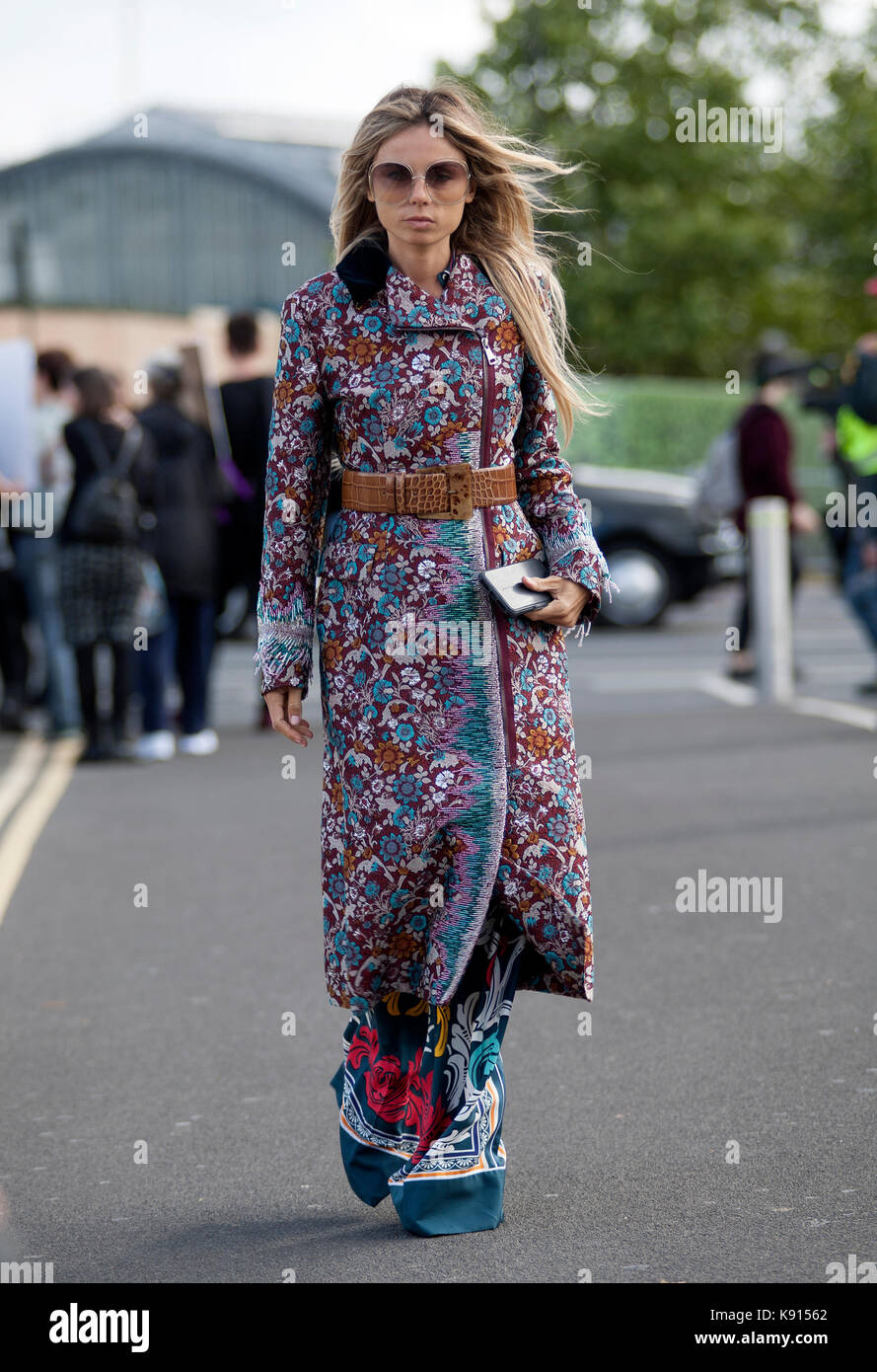 Street Style at London Fashion Week Spring/Summer 2018. - WWD 54 Street Style at London Fashion Week Spring/Summer 2018. - WWD 77