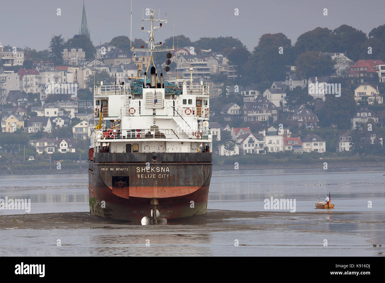 Hamburg, Germany. 21st Sept, 2017. The Sheksna, an 82-metre-long freighter, photographed after running aground in the Elbe just outside Hamburg, Germany, 21 September 2017. The ship had unloaded heavy goods in Neuenfelde before running aground according to a police statement. Photo: Bodo Marks/dpa Credit: dpa picture alliance/Alamy Live News Stock Photo