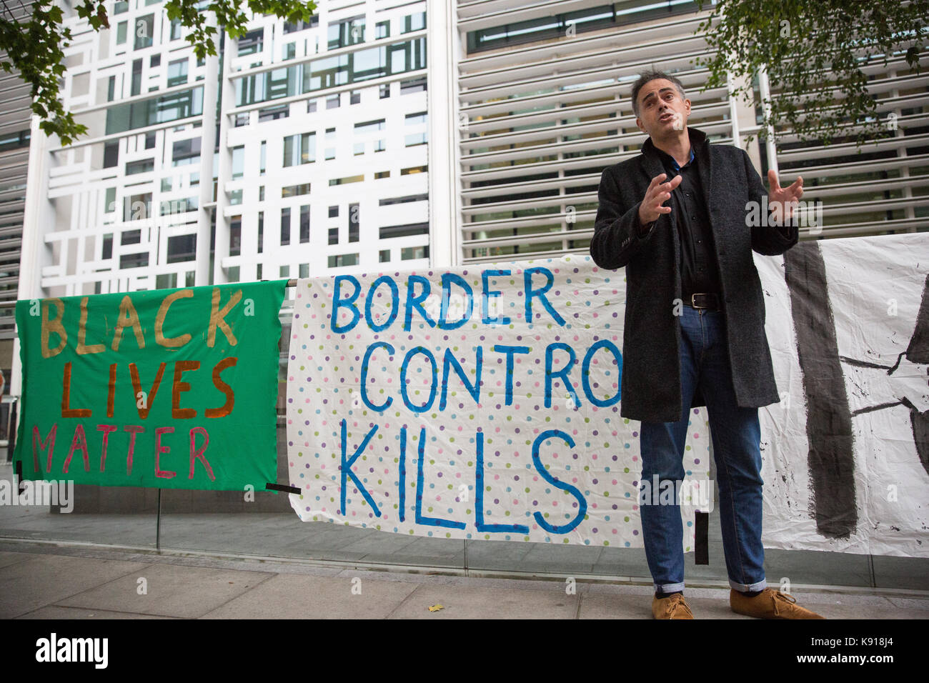 London, UK. 21st Sep, 2017. Jonathan Bartley, co-leader of the Green Party, speaks at an emergency vigil organised by campaigners against immigration detention from SOAS Detainee Support (SDS) outside the Home Office following the second death within a month at an immigration detention centre. A man with Chinese nationality died at Dungavel IRC in South Lanarkshire, Scotland, on 19th September and a Polish man died after attempting to take his own life at Harmondsworth IRC on 3rd September. Credit: Mark Kerrison/Alamy Live News Stock Photo