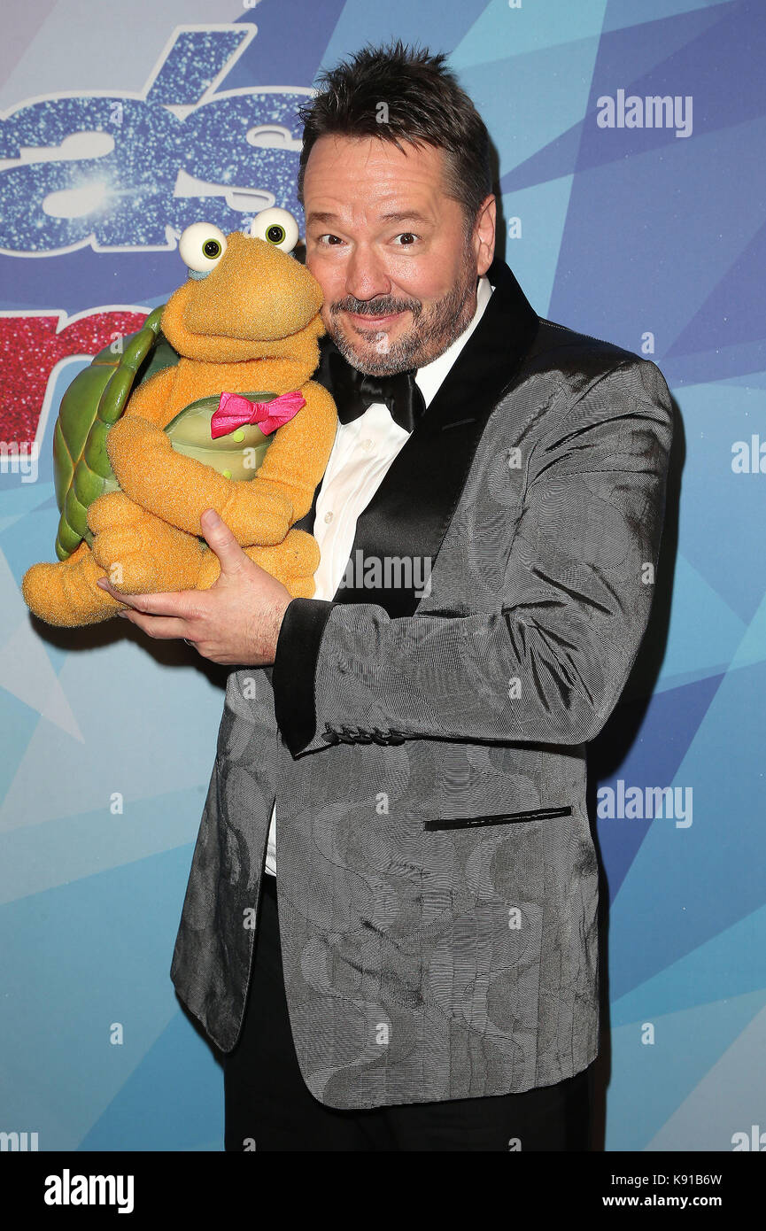 Terry fator hi-res stock photography and images - Alamy
