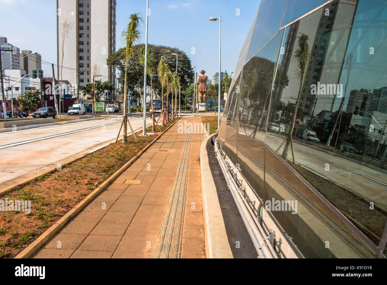 Sao Paulo, SP, Brazil, September 21, 2017. Statue of the Bandeirante Borba Gato, next to the Borba Gato station of Line 5-lilac, which is still in the testing phase, in the south zone of Sao Paulo Stock Photo