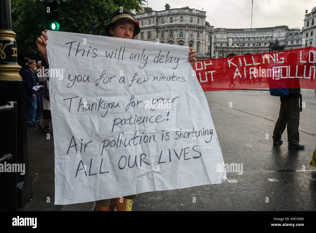 London, England, UK. 21st Sep, 2017. Protesters blockade the roundabout of Trafalgar square, protest Stop Killing Londoners: Cut Air Pollution Protest No. 5'. Credit: See Li/Alamy Live News Stock Photo