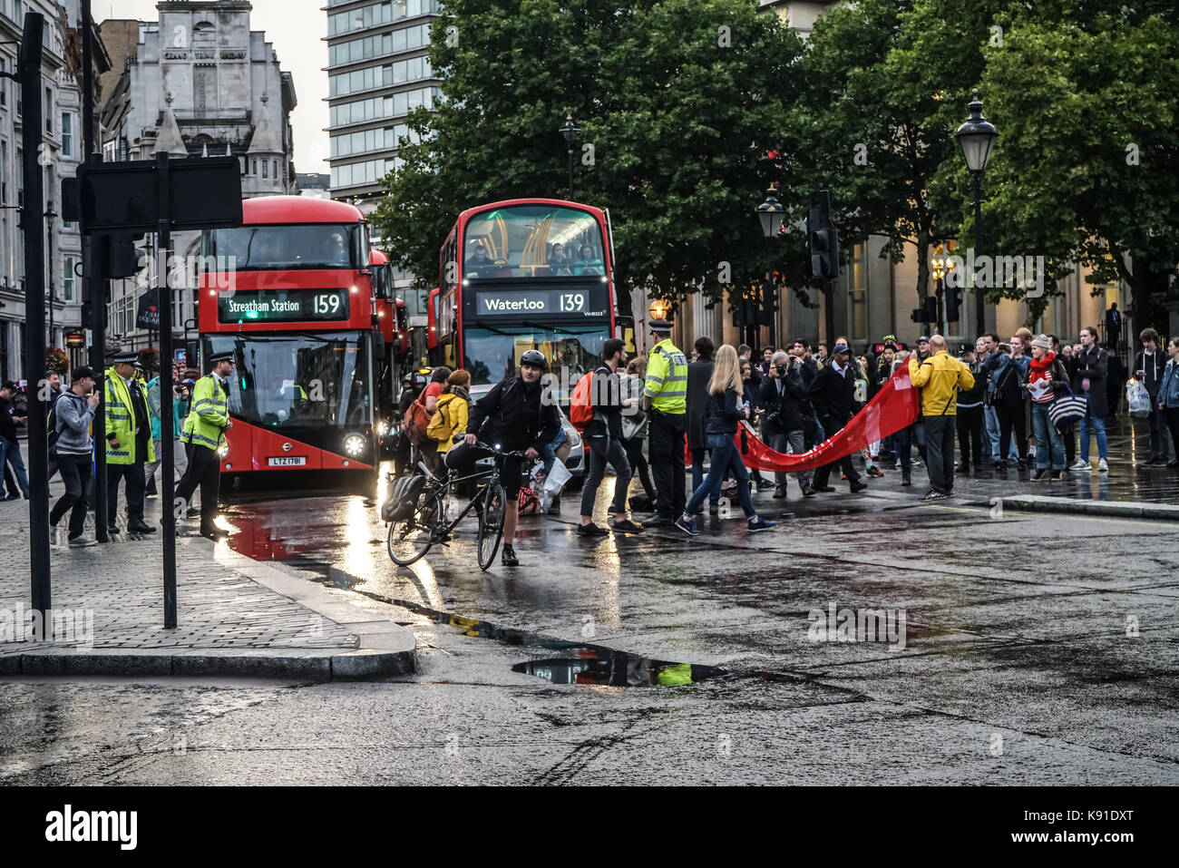 London, England, UK. 21st Sep, 2017. Protesters blockade the roundabout of Trafalgar square, protest Stop Killing Londoners: Cut Air Pollution Protest No. 5'. Credit: See Li/Alamy Live News Stock Photo
