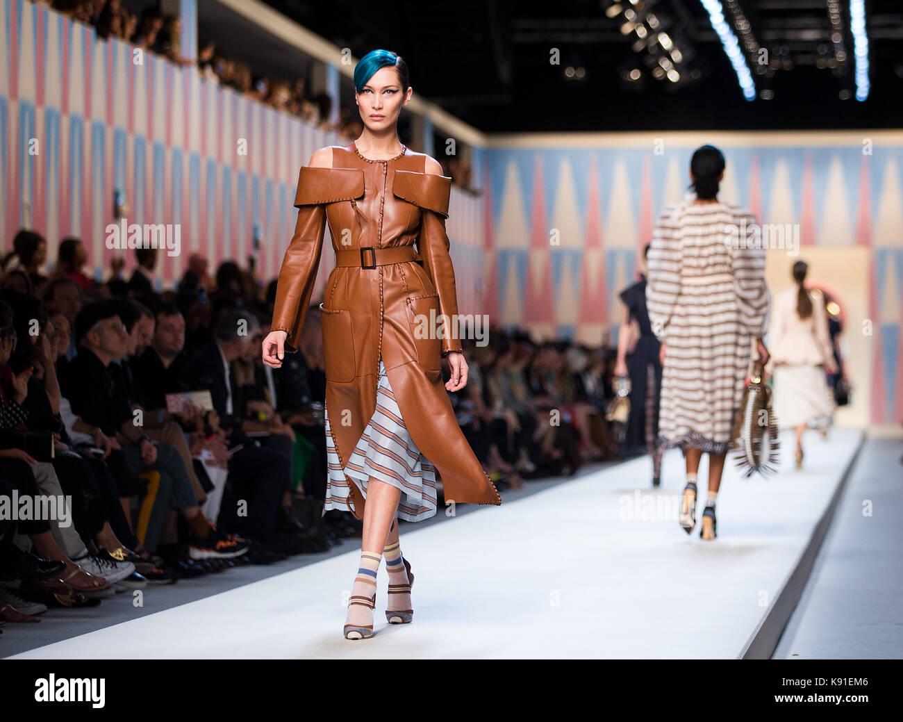 Semana de Moda de Milão começa com Bella Hadid em desfile da Fendi