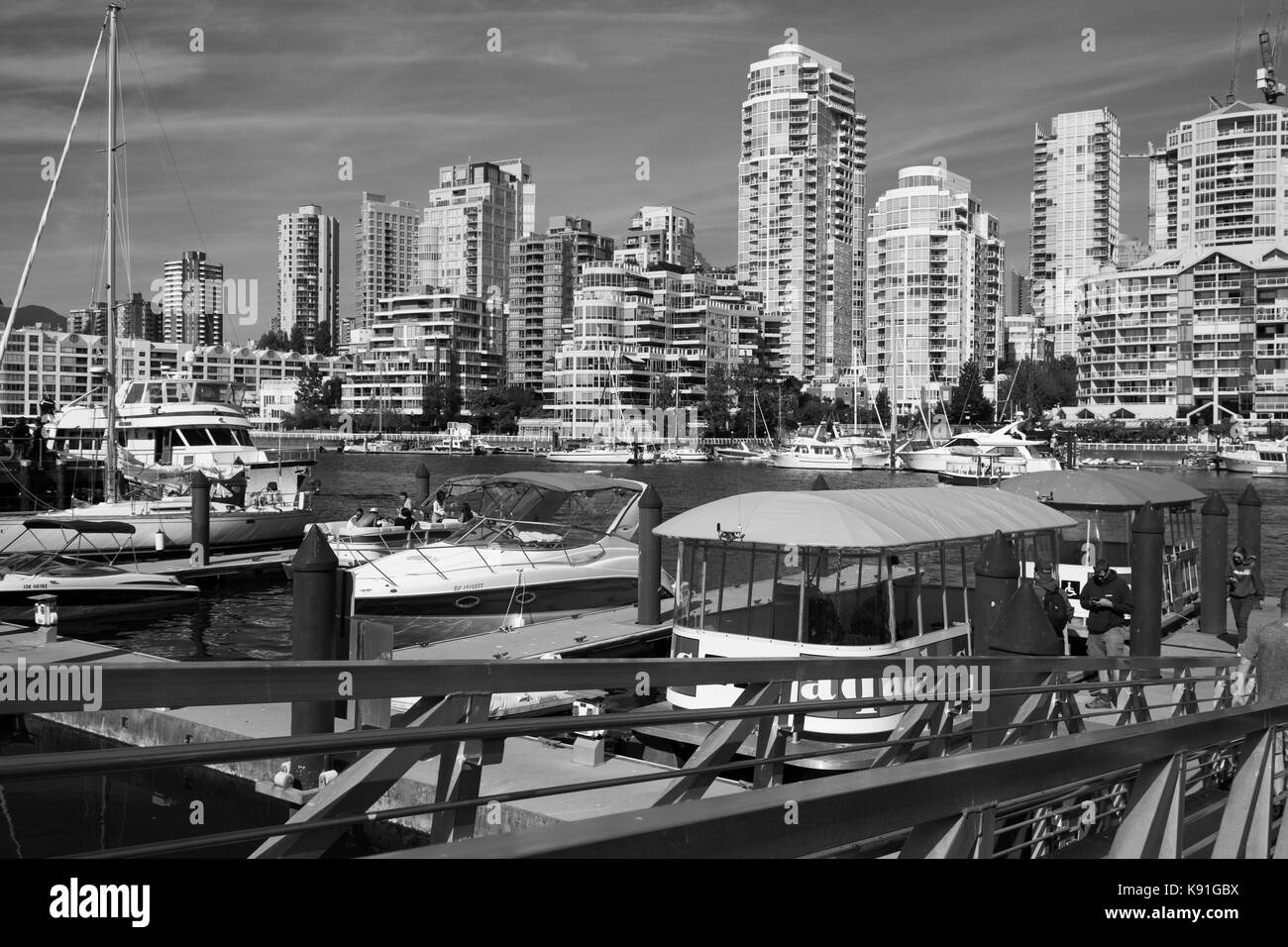 Vancouver city skyline black white hires stock photography and images Alamy