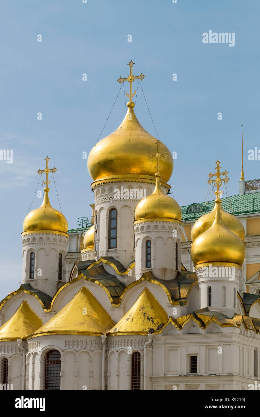 Architectural detail and cupolas of the Cathedral of the Annunciation, Sobornaya Ploshad (Cathedral Square), The Kremlin, Moscow, Russia Stock Photo